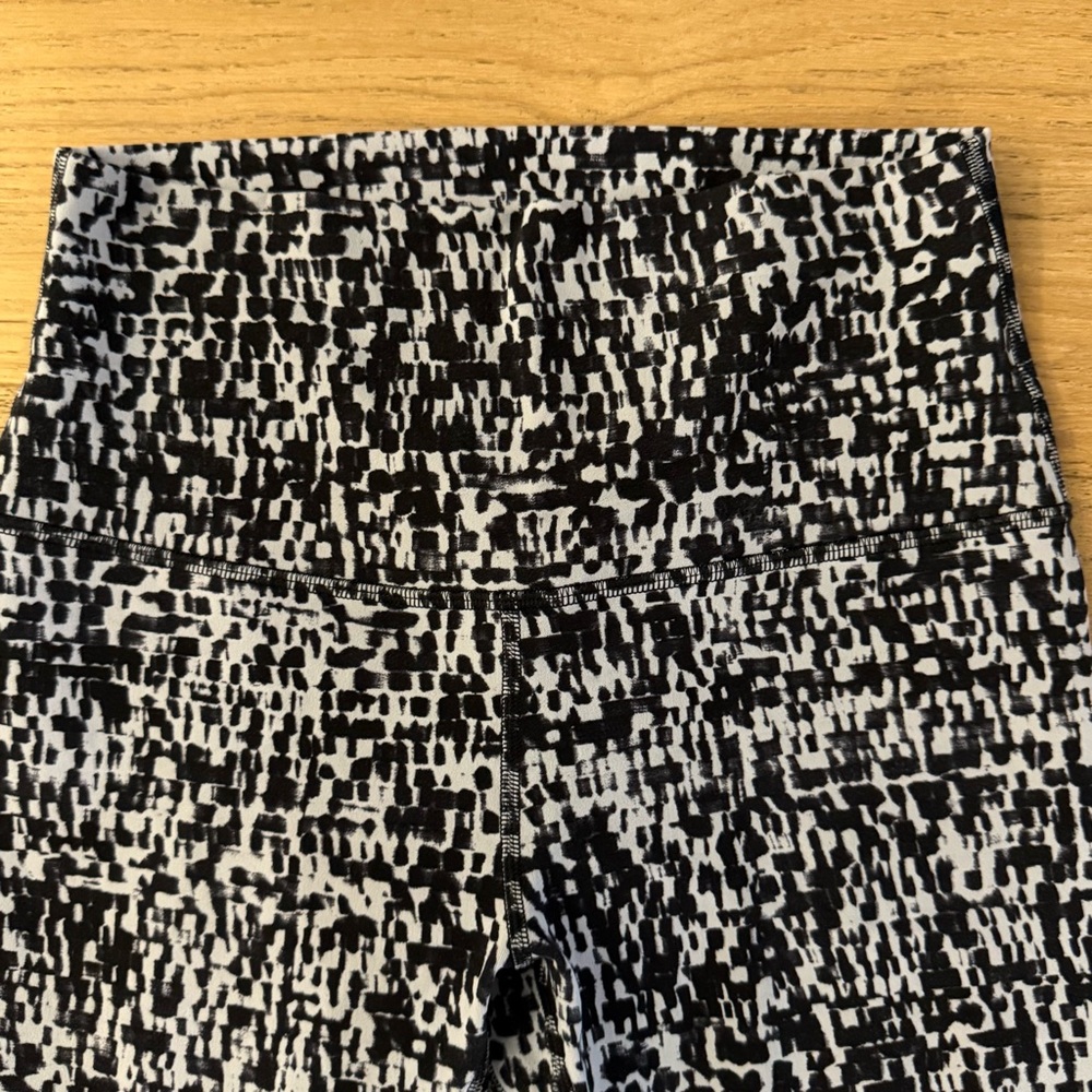 Lululemon Align high rise leggings- size 6 - Picture 2 of 4